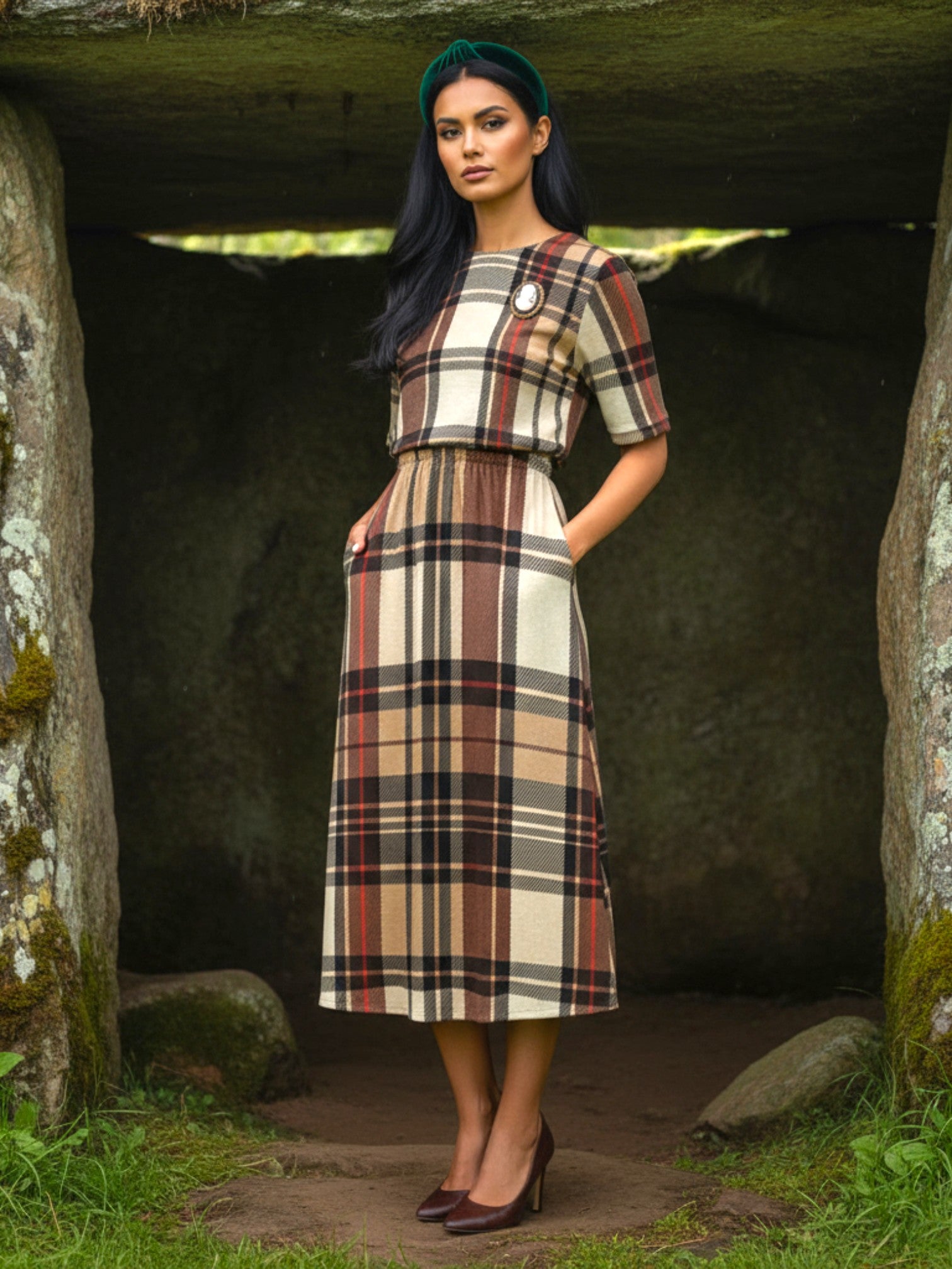 Brown beige plaid tartan midi dress – comfortable and stylish women’s outfit